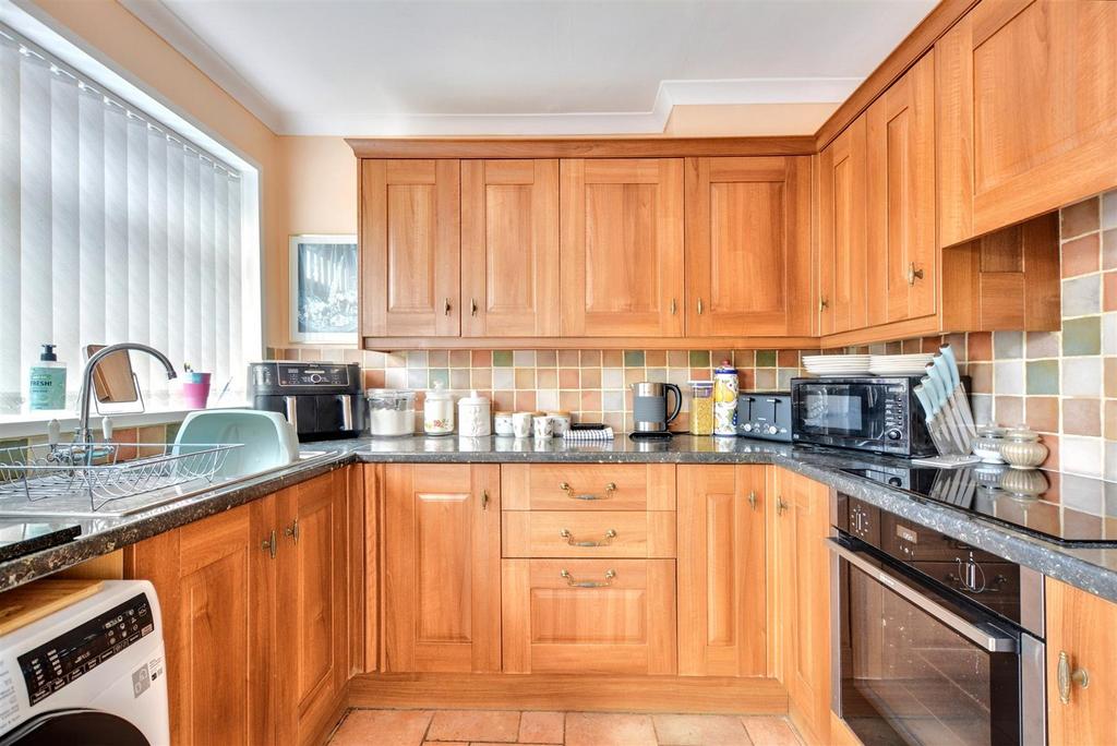 Kitchen 1.jpeg