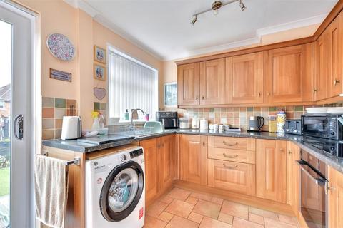 14 Brookfield Gardens, Arnold, Nottingham, NG5 7EW