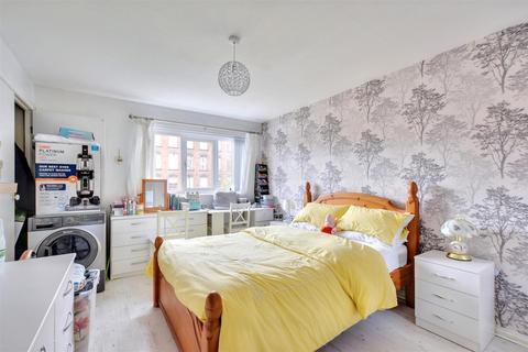 14 Brookfield Gardens, Arnold, Nottingham, NG5 7EW