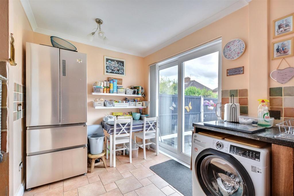Kitchen 3.jpeg