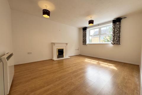 2 bedroom flat for sale, Hurworth Avenue, Slough SL3