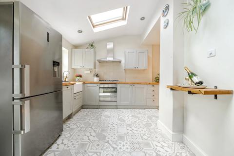 4 Gunton Road, London, SW17 9EL