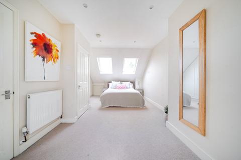 4 Gunton Road, London, SW17 9EL