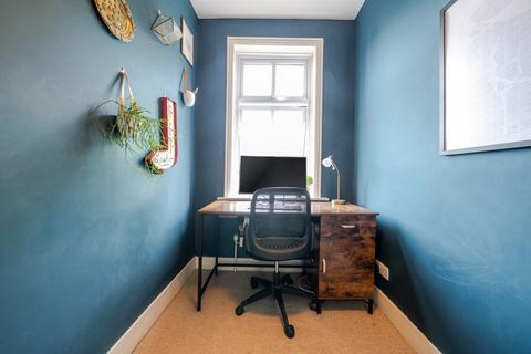 4 Gunton Road, London, SW17 9EL