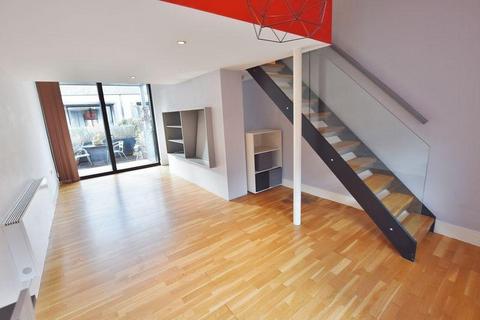 2 bedroom house to rent, Laburnum Street, Salford