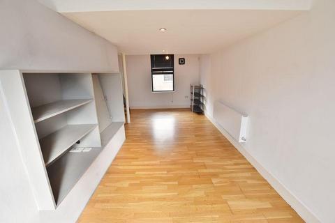 2 bedroom house to rent, Laburnum Street, Salford