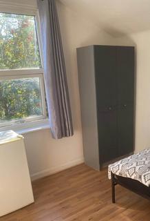 1 bedroom in a house share to rent, Chiswick High Road, Chiswick