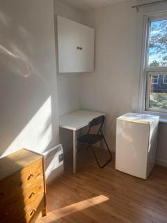 1 bedroom in a house share to rent, Chiswick High Road, Chiswick