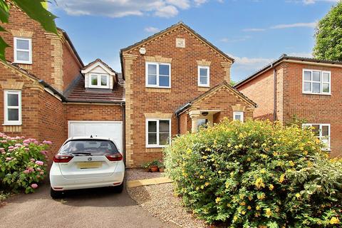 8 Hollycroft Close, South Croydon, CR2 7FE