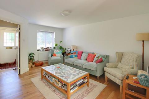 8 Hollycroft Close, South Croydon, CR2 7FE