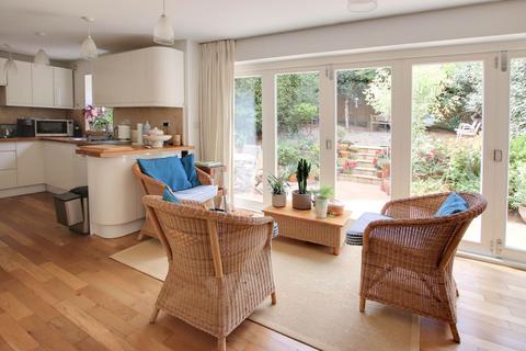 8 Hollycroft Close, South Croydon, CR2 7FE