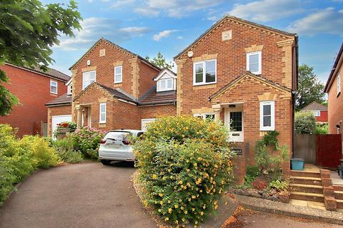8 Hollycroft Close, South Croydon, CR2 7FE