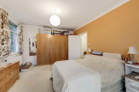 undefined, Jersey Road, Isleworth TW7