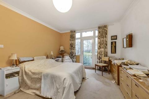 undefined, Jersey Road, Isleworth TW7