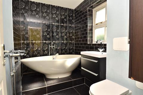 3 bedroom detached house to rent, Bramble Tye, Noak Bridge