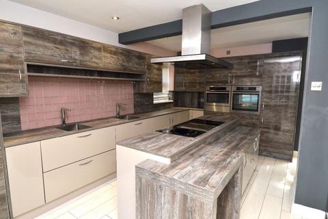 3 bedroom detached house to rent, Bramble Tye, Noak Bridge