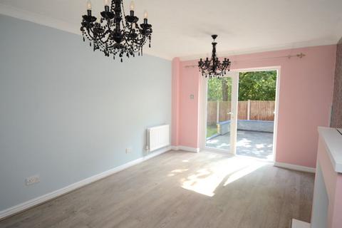3 bedroom detached house to rent, Bramble Tye, Noak Bridge
