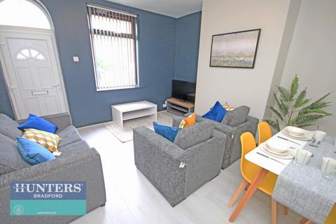 2 bedroom terraced house to rent, Bellshaw Street Bradford, West Yorkshire, BD8