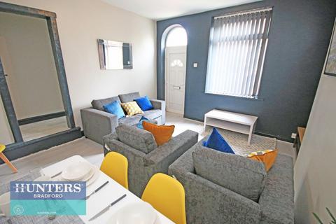 2 bedroom terraced house to rent, Bellshaw Street Bradford, West Yorkshire, BD8