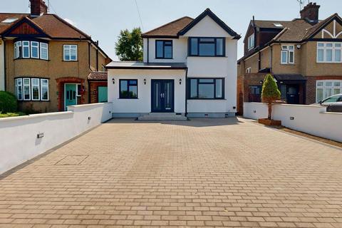 5 bedroom detached house to rent, Hampermill Lane, Watford, WD19