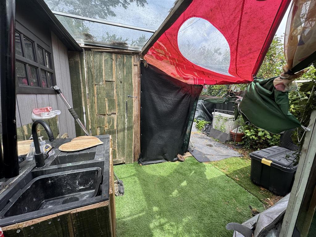 Garden wash area