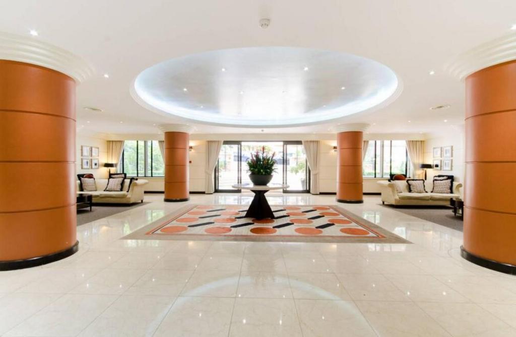 Foyer.jpg
