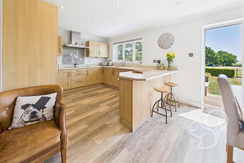 4 bedroom detached house for sale, Oakwood Avenue, West Mersea CO5