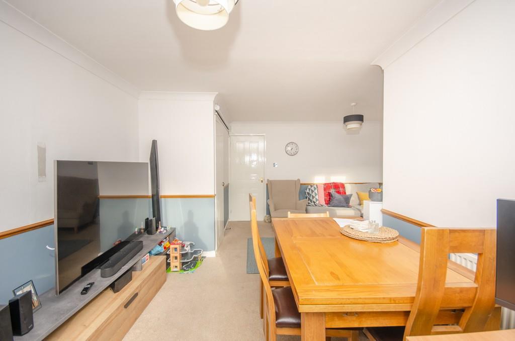 Dining area pic 2.jpg