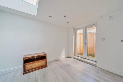 3 bedroom flat for sale, Englewood Road, Clapham South, London, SW12