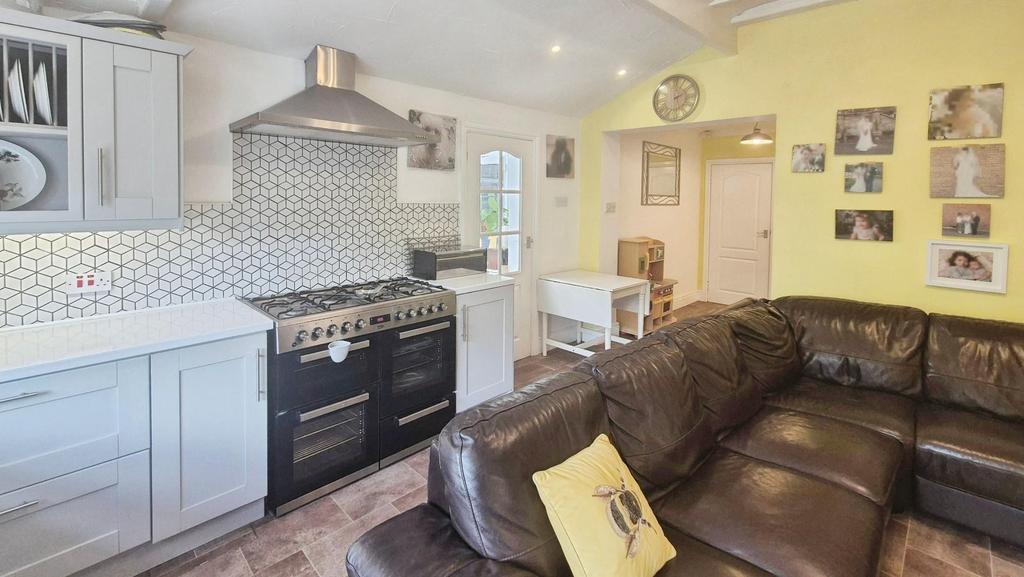Kitchen/family room