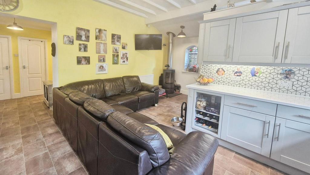 Kitchen/family room