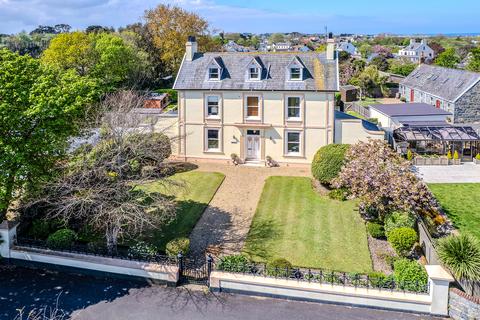 4 bedroom property for sale, Rue des Hautgards, Vale, Guernsey, GY3