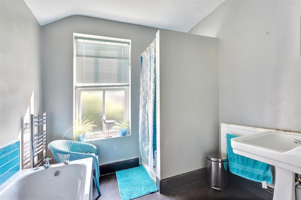Bathroom 2.jpeg