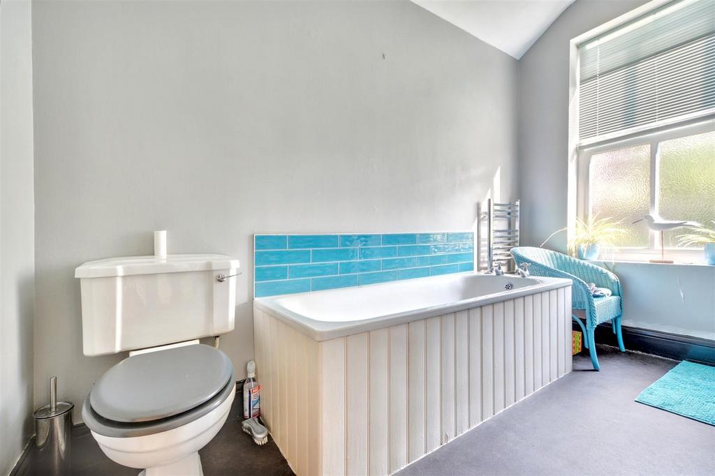 Bathroom 1.jpeg