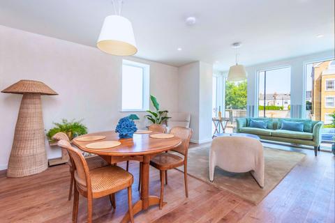 2 bedroom apartment for sale, Manor Park, London SE13