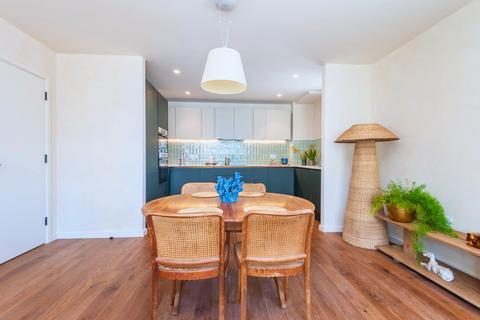 2 bedroom apartment for sale, Manor Park, London SE13