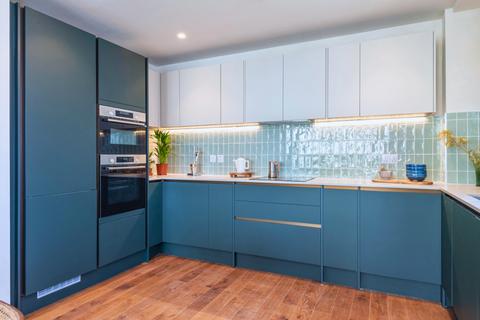 2 bedroom apartment for sale, Manor Park, London SE13