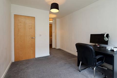 25c Finlay Drive, Glasgow, G31 2BD