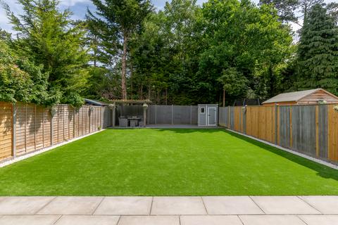 6 Toronto Drive, Smallfield, Horley, RH6 9RB
