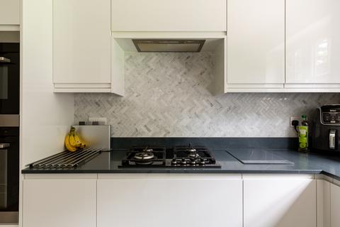 6 Toronto Drive, Smallfield, Horley, RH6 9RB