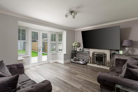 6 Toronto Drive, Smallfield, Horley, RH6 9RB