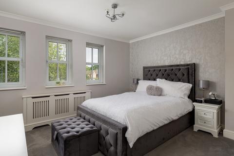 6 Toronto Drive, Smallfield, Horley, RH6 9RB