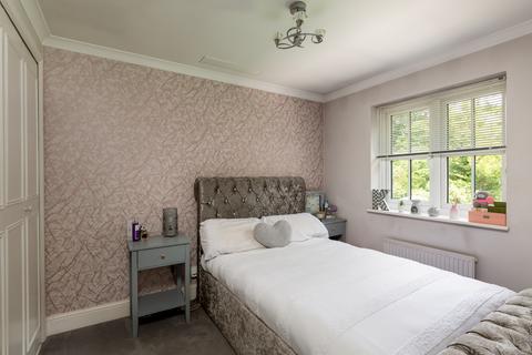 6 Toronto Drive, Smallfield, Horley, RH6 9RB