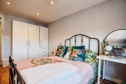 28c Enderby Street, London, SE10 9PF