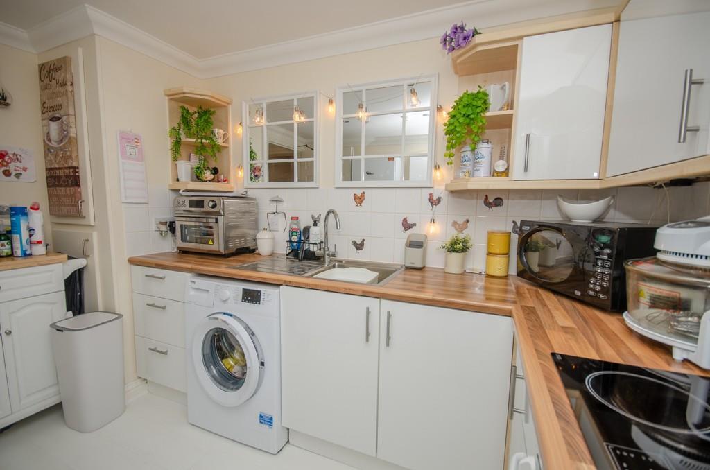 Kitchen pic 2.jpg