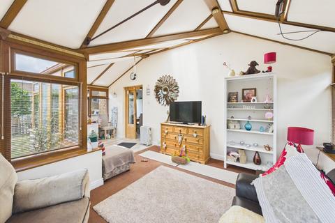 3 bedroom end of terrace house for sale, Hawkwood Crescent, Worcester, Worcestershire, WR2