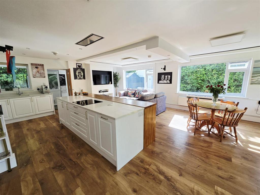 Kitchen / Living Room