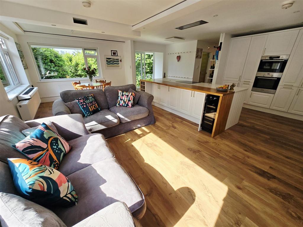 Kitchen / Living Room