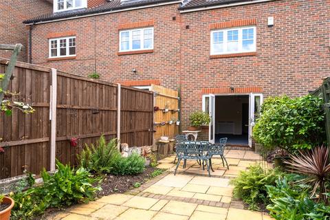 3 bedroom terraced house for sale, Fawcett Close, London, SW16