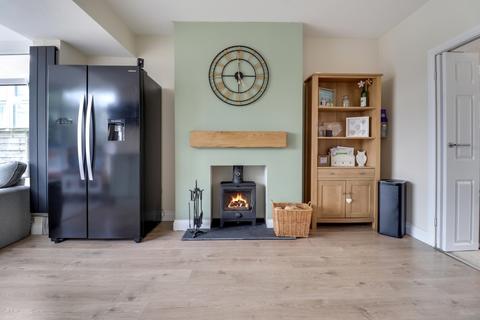 3 bedroom semi-detached house for sale, Athold Drive, Ossett, West Yorkshire, WF5